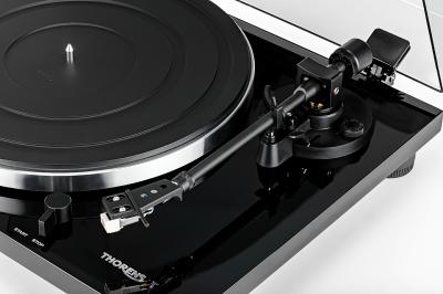 THORENS 201 MANUAL TURNTABLE WITH PREAMP
